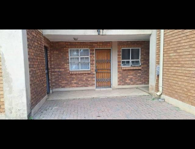 2 BEDROOM APARTMENT FOR SALE IN KARENPARK